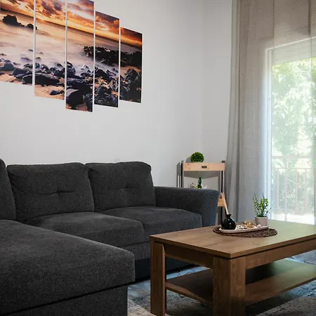 דירה Sunny 2br Iraklia ניאה אירקליה