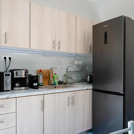 דירה Sunny 2br Iraklia ניאה אירקליה