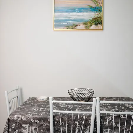 דירה Sunny 2br Iraklia ניאה אירקליה